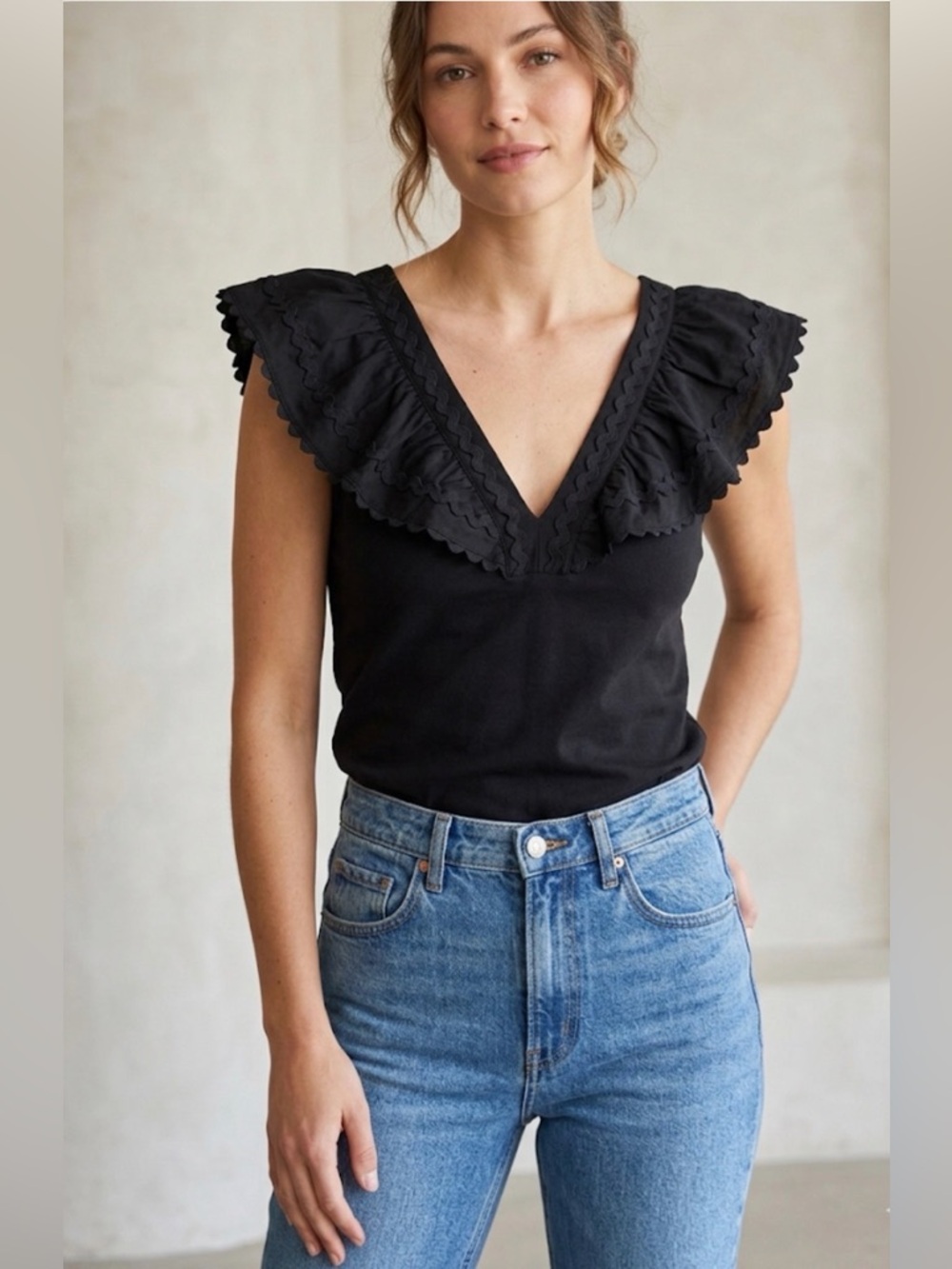 Marc New York Ruffled Sleeveless Top with Rickrack Trim L Black